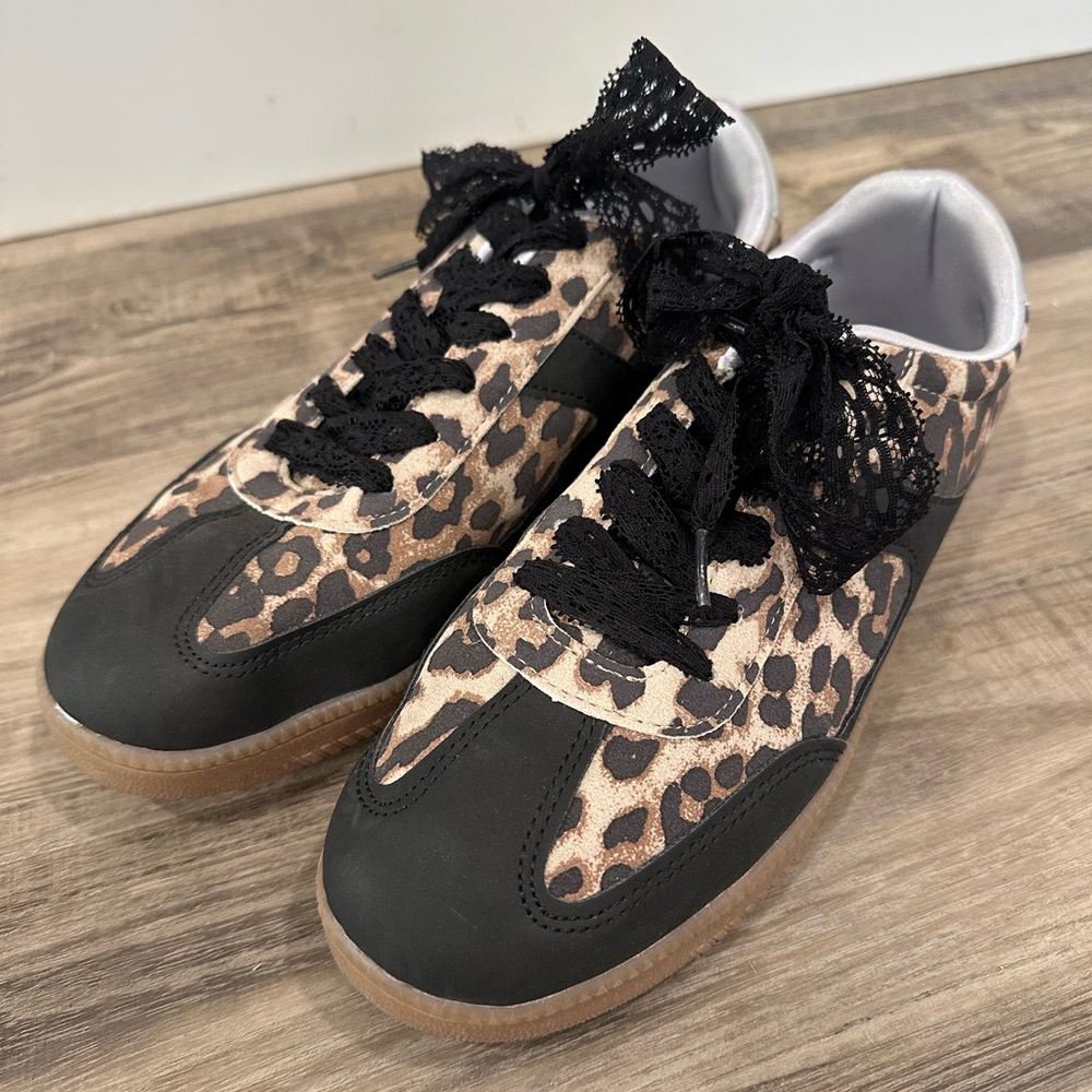 No Boundaries Leopard Print Lace-Up Sneakers - Black & Brown
